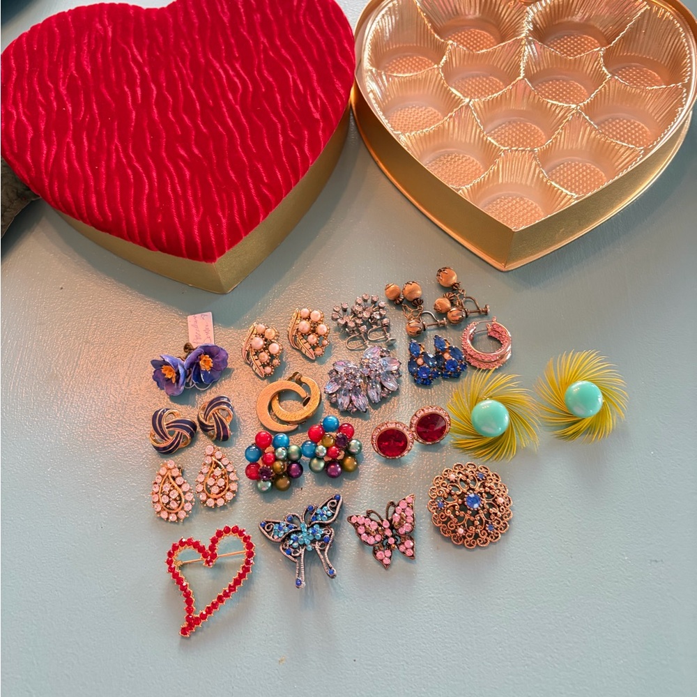 Red Heart-Shaped Velvet Box filled with earrings and brooches. - Picture 4 of 5
